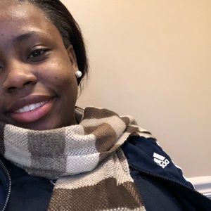 Meet your Posher, Alexis